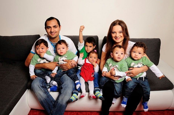 Истории семей, где родилось 5 детей сразу (5 фото)