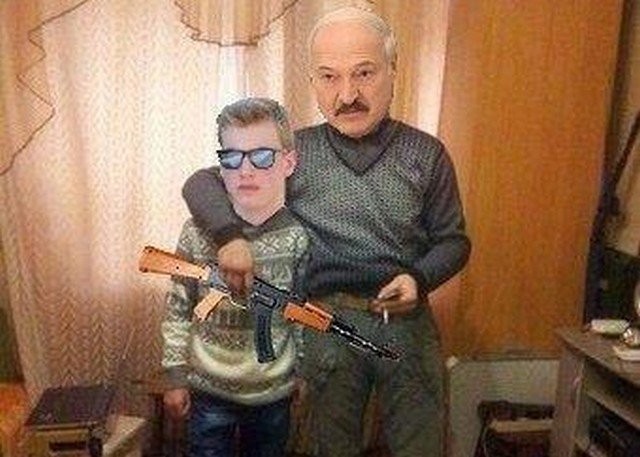 Мемы про Лукашенко с автоматом (12 фото)