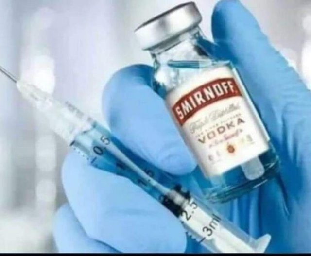Шутки и мемы про российскую вакцину от коронавируса (12 фото)