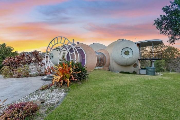 В Австралии продается футуристический дом из пузырей (18 фото)