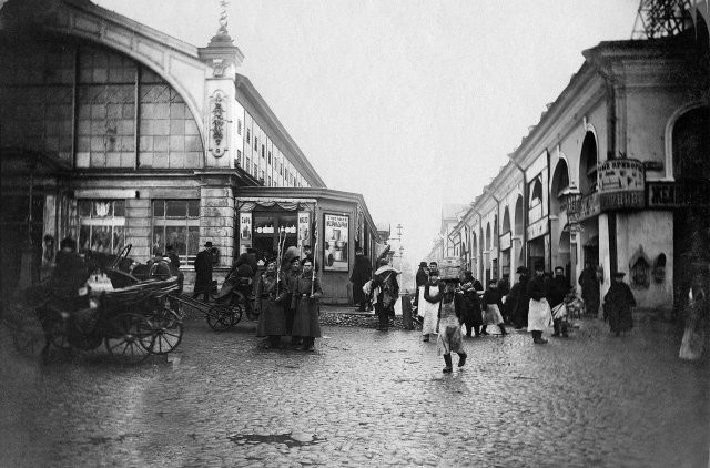 Люди на улицах Петербурга в начале ХХ века (13 фото)