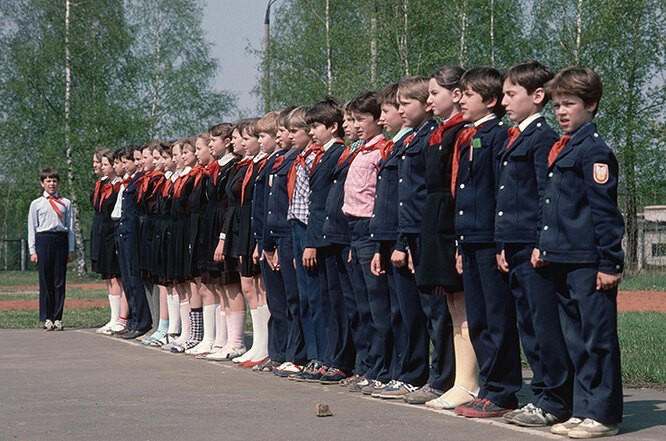 Как менялась школьная форма в России (14 фото)