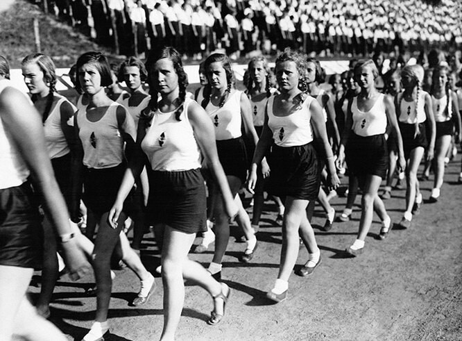 Как нацисты воспитывали идеальных жен (5 фото)