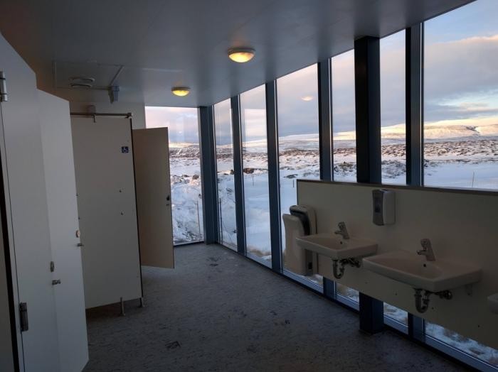 Туалетные комнаты, которые потрясают роскошными видами (20 фото)