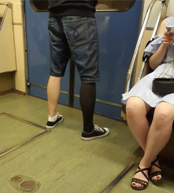 Модники и чудаки из метро (25 фото)