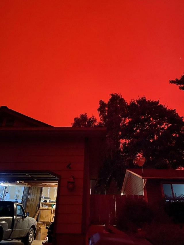 Это не апокалипсис, это дым от лесных пожаров в штате Орегон (15 фото)