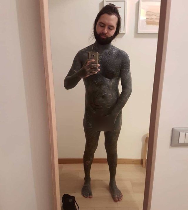 Янник Рик - 25-летний парень из Швейцарии, который превратил себя в "воплощение тьмы" (14 фото)