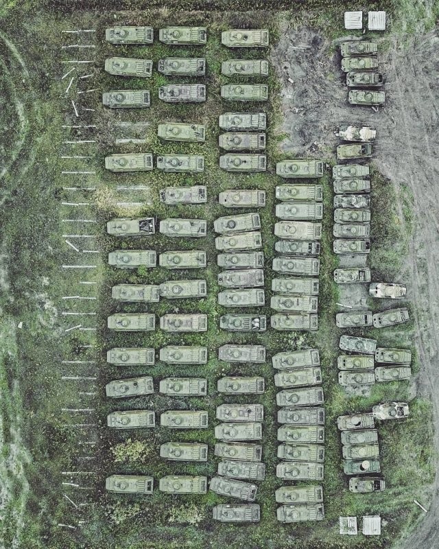 Кладбище российских танков в Сибири (17 фото)