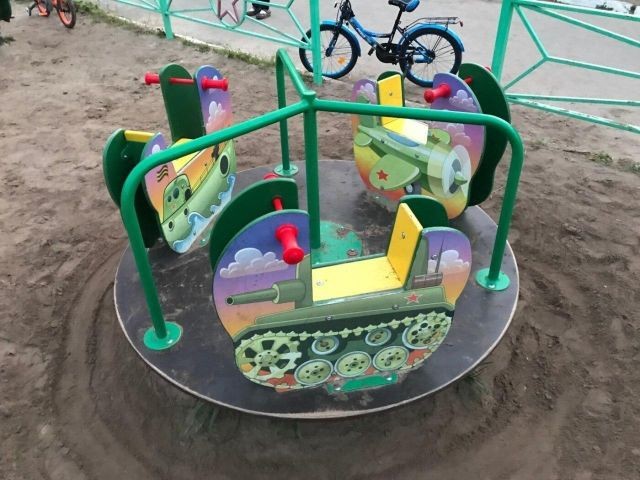 В Архангельске открыли "самую патриотичную" детскую площадку (10 фото)