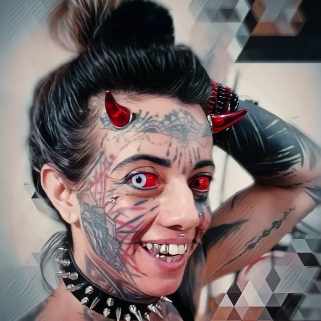 Кэрол Праддо - 35-летняя бразильянка, которая превратила себя в "женщину-демона" (13 фото)