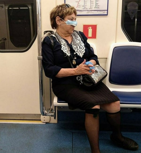 Чудаки и модники из метро (25 фото)