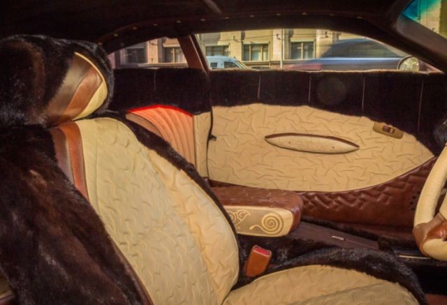 В Москве продали автомобиль Toyota Crown XIV, который полностью обтянут кожей бизона, за 25 миллионов рублей (14 фото)