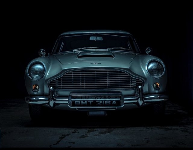 Копию автомобиля Джеймса Бонда Aston Martin DB5 продали за 200 тысяч долларов (21 фото)