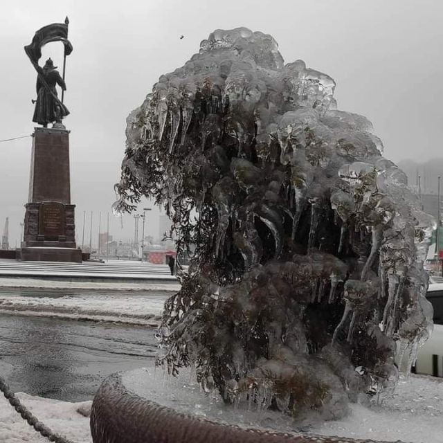 ЧС в Приморье: из-за непогоды весь регион превратился в ледяное царство (12 фото)