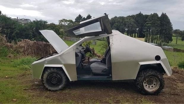 Самая странная реплика Tesla Cybertruck из Новой Зеландии все же нашла покупателя (7 фото)