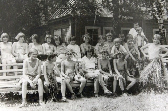 Детство в пионерских лагерях времен СССР (15 фото)