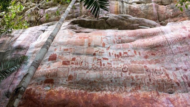 "Сикстинская капелла древних": в Колумбии нашли 13-километровую стену из рисунков, которым не менее 12500 лет (5 фото)