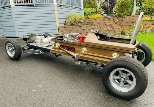 Гроб на колесиках: мужчина с Аляски построил необычное транспортное средство (12 фото)