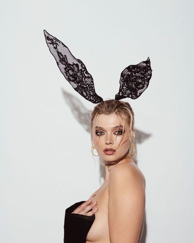 Российская плюс-сайз модель Кристяна Казакова снялась для Playboy в США и пожаловалась на детство в России (15 фото)