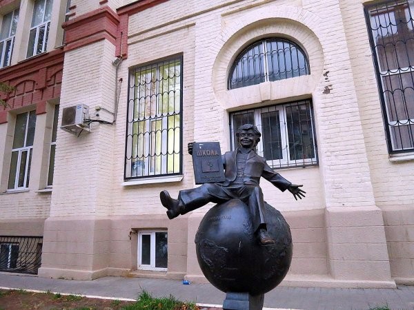 Колоритные и очень русские скульптуры (12 фото)
