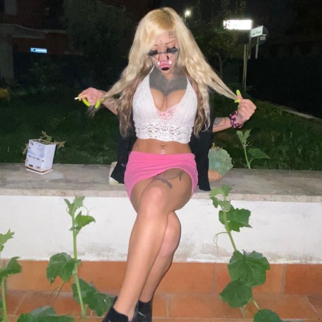 Айдин Мод - молодая итальянка, которая превратила в себя в демоническую куклу Барби (12 фото)