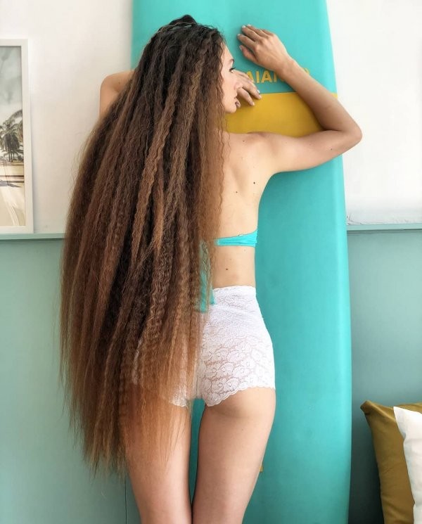 Рапунцель из Барнаула: Татьяна Гордикова 9 лет не стригла волосы и прославилась в Instagram (15 фото)