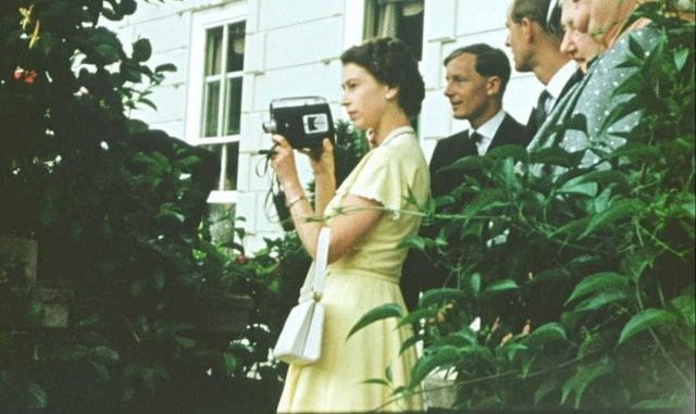 Архивные фотографии королевской семьи: Елизавета II и принц Филипп (7 фото)