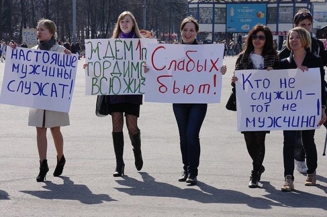 Нелепые и смешные ситуации, с которыми можно столкнуться лишь в России (15 фото)