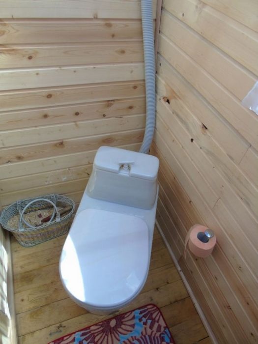 "Королевский туалет" своими руками на дачном участке  (30 фото)