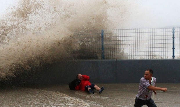 Огромная приливная волна в Ханчжоу (20 фото)