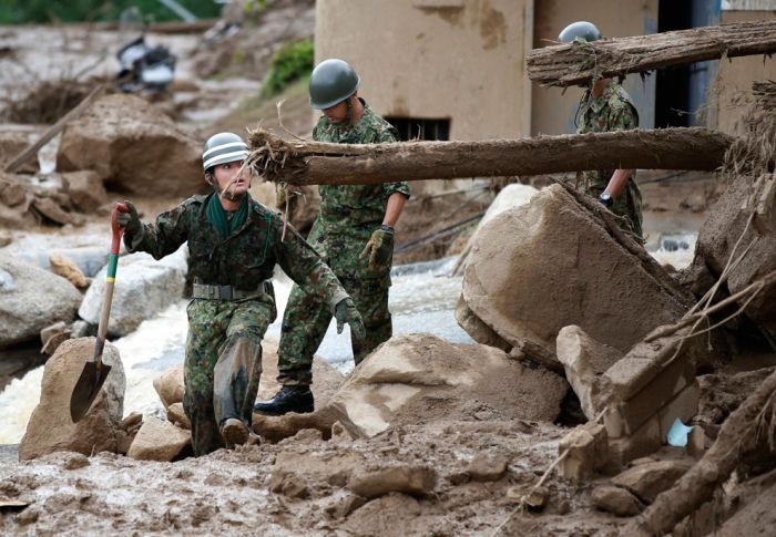 Как сокрушительные оползни разрушили Хиросиму (26 фото)