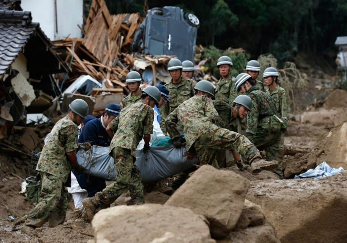 Как сокрушительные оползни разрушили Хиросиму (26 фото)