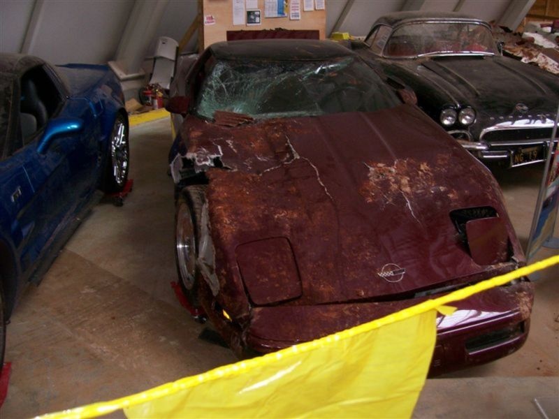 Вытащенные из провала раритетные Chevrolet Corvette (14 фото)