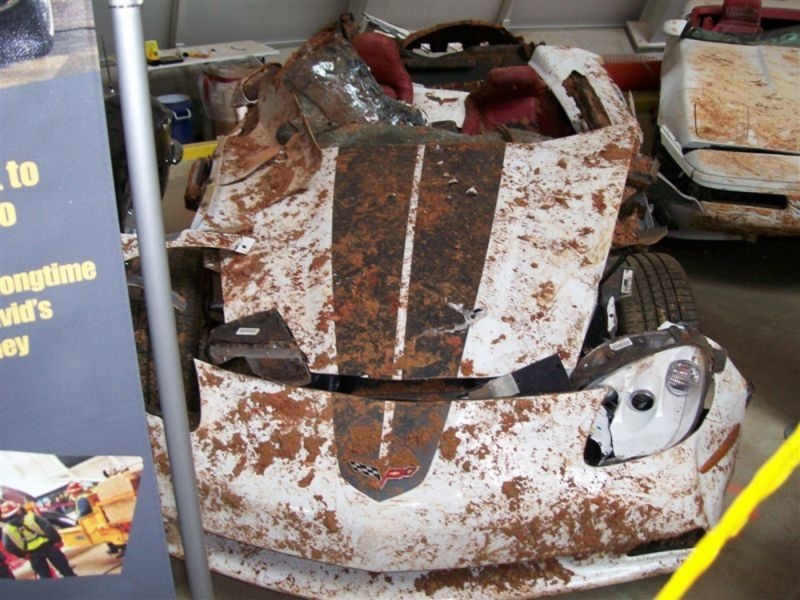 Вытащенные из провала раритетные Chevrolet Corvette (14 фото)
