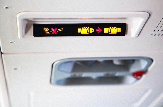 8 причин, по которым вас могут высадить из самолёта (9 фото)