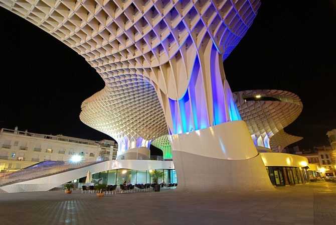 Самые эффектные архитектурные сооружения, “оживающие” с наступлением ночи (57 фото)