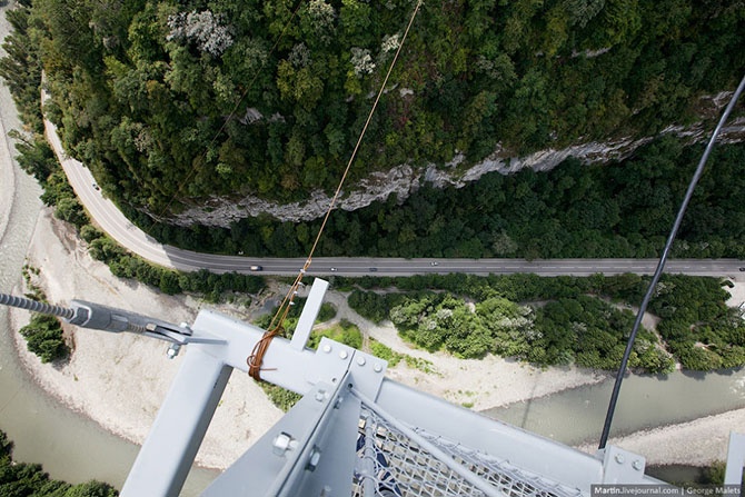 Как выглядит самый длинный пешеходный подвесной мост (30 фото)