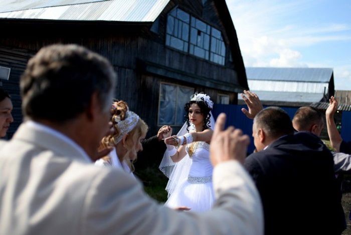 Как проходит цыганская свадьба в наши дни (25 фото)