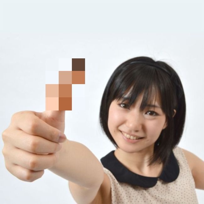 В Японии решены проблемы коротких пальцев и больших экранов (8 фото)