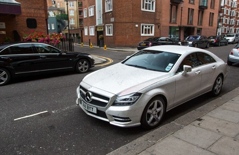 Русская студентка в Лондоне покрыла свой Mercedes CLS 350 миллионом кристаллов Сваровски (14 фото)