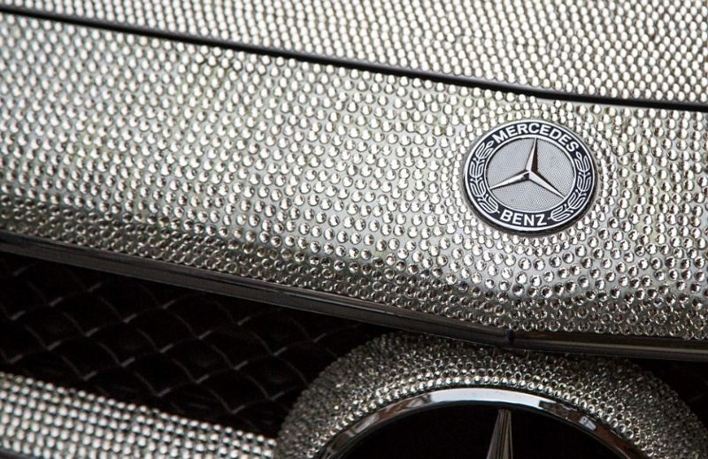 Русская студентка в Лондоне покрыла свой Mercedes CLS 350 миллионом кристаллов Сваровски (14 фото)