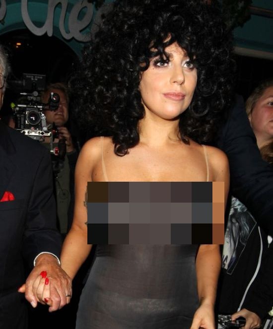 Леди Гага шокировала бельгийцев, надев прозрачное платье (10 фото)