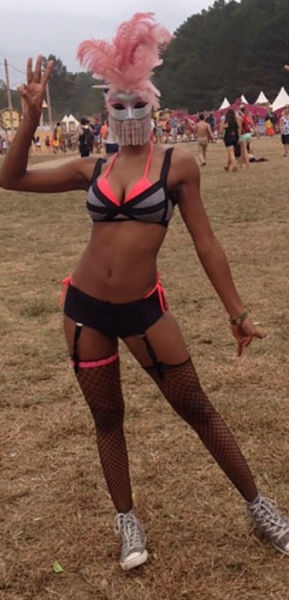 Девушки на фестивале "Tomorrowland 2014" (38 фото)