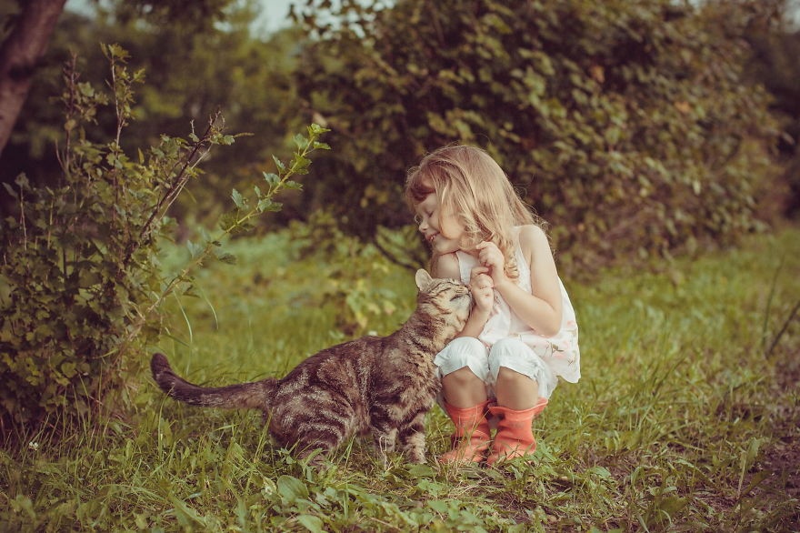 Милейшие снимки с детьми и кошками (20 фото)