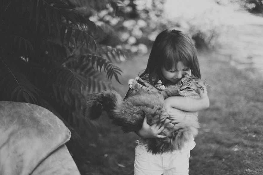 Милейшие снимки с детьми и кошками (20 фото)