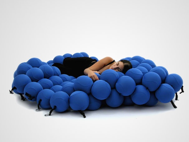 Креативное решение постельного вопроса: 26 необычных кроватей, диванов и матрасов (46 фото)