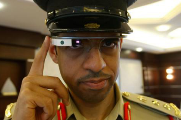 Полицию Дубаи снабдят очками Google Glass (4 фото)