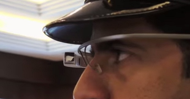 Полицию Дубаи снабдят очками Google Glass (4 фото)