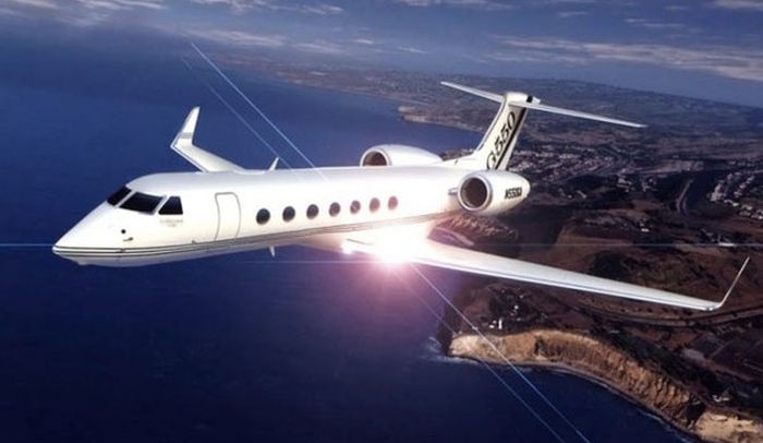Топ 10 самых дорогих частных самолетов знаменитостей (11 фото)