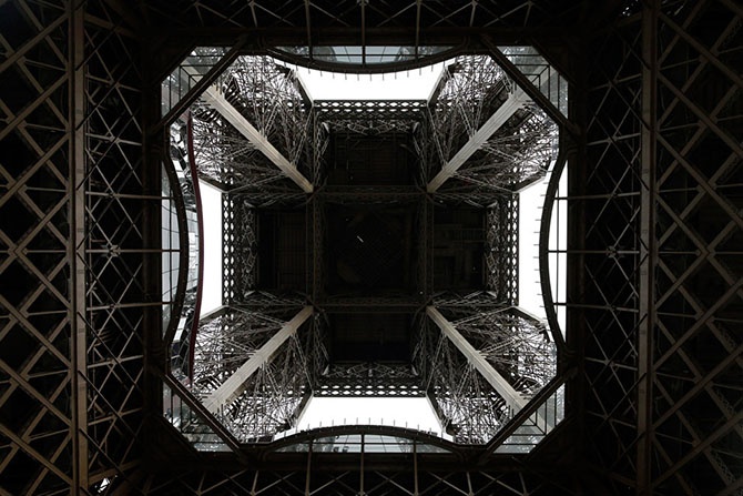 Как выглядит новый стеклянный пол Эйфелевой башни (16 фото)